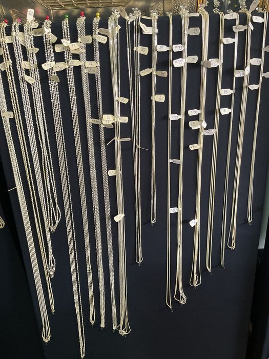 Brincos anéis colares fios vintage