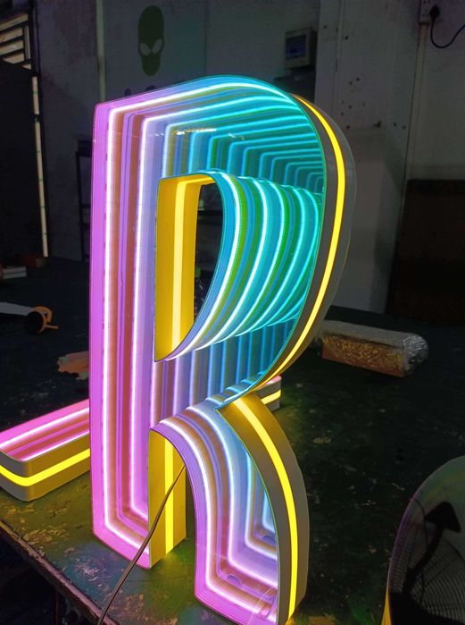 Letras Infinitas LED- Letreiros Luminosos com Efeito de Túnel Infinito