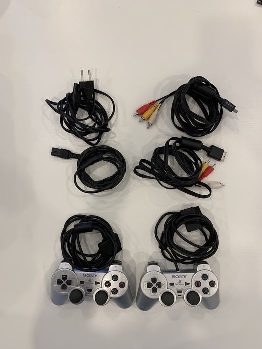 PlayStation 2 Silver Prestige Line – Box, Controllers, and Games64284417347329123