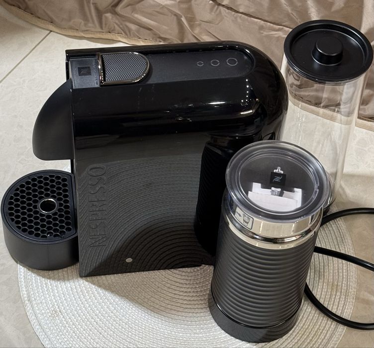 Капсульна Кавоварка Nespresso + запас капсул (420 шт)