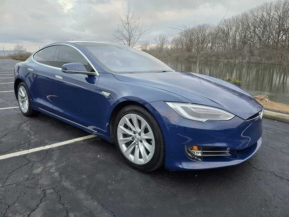 Tesla Model S P100D      2016