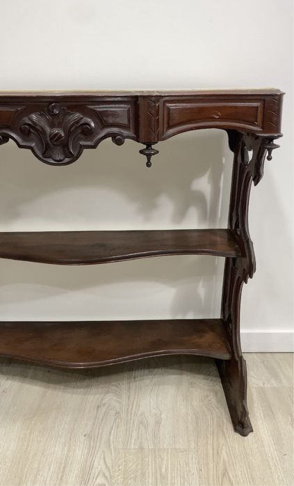 Antiga consola / Credencia.