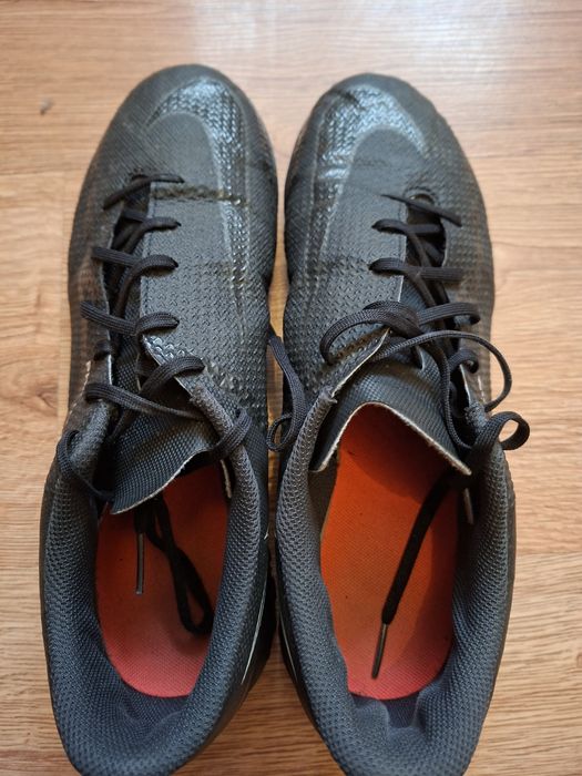 Buty do piłki  nożnej  43  żwirówki
