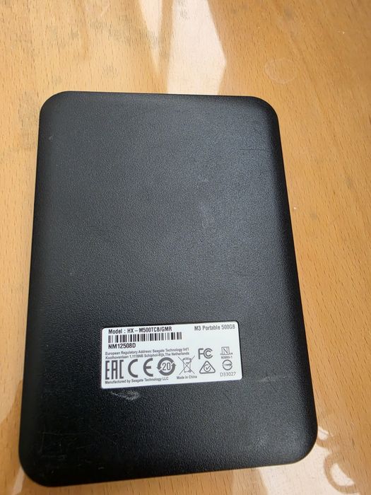 2.5 500gb диск зовнішній  Стан гарний нароботка мінімальна Смарт на фото