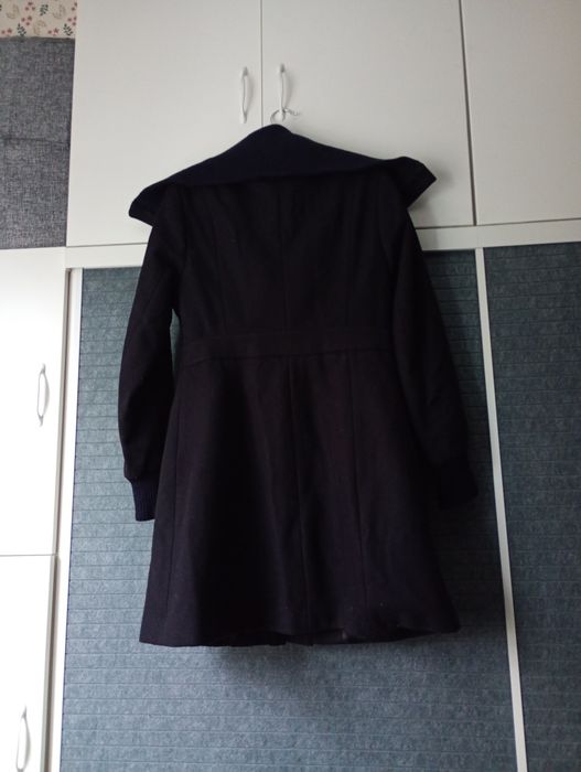 Ciepły płaszczyk zimowy z wysokim kołnierzem