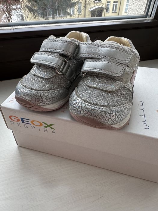 Дитячі кросівки Geox 19 розмір