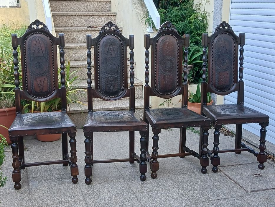 Vendo 4 CADEIRAS de JANTAR em madeira MACIÇA e COURO muito confortáveis. Possibilidade de entrega. Preço de cada 1