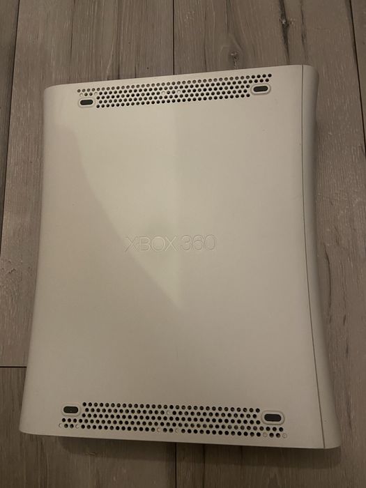 Xbox 360, pad i gry + dodatkowy dysk