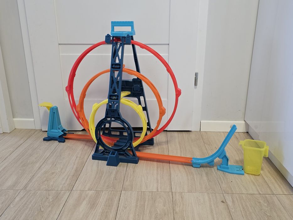 Tor hot wheels pętla