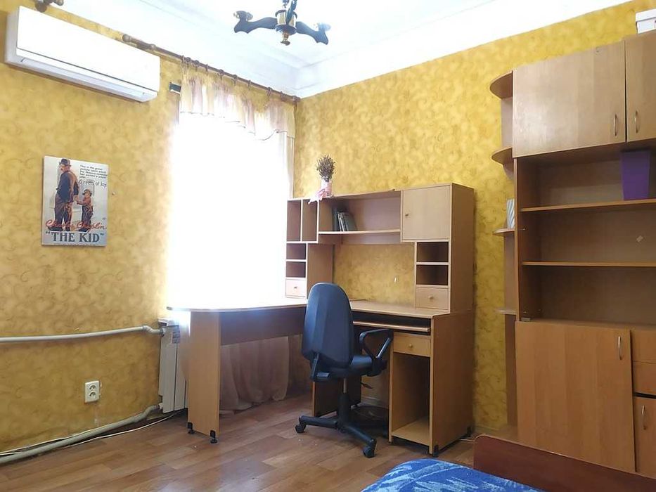 Ризовская: продам недорого 2 к квартиру с АГВ в двух шагах от центра!