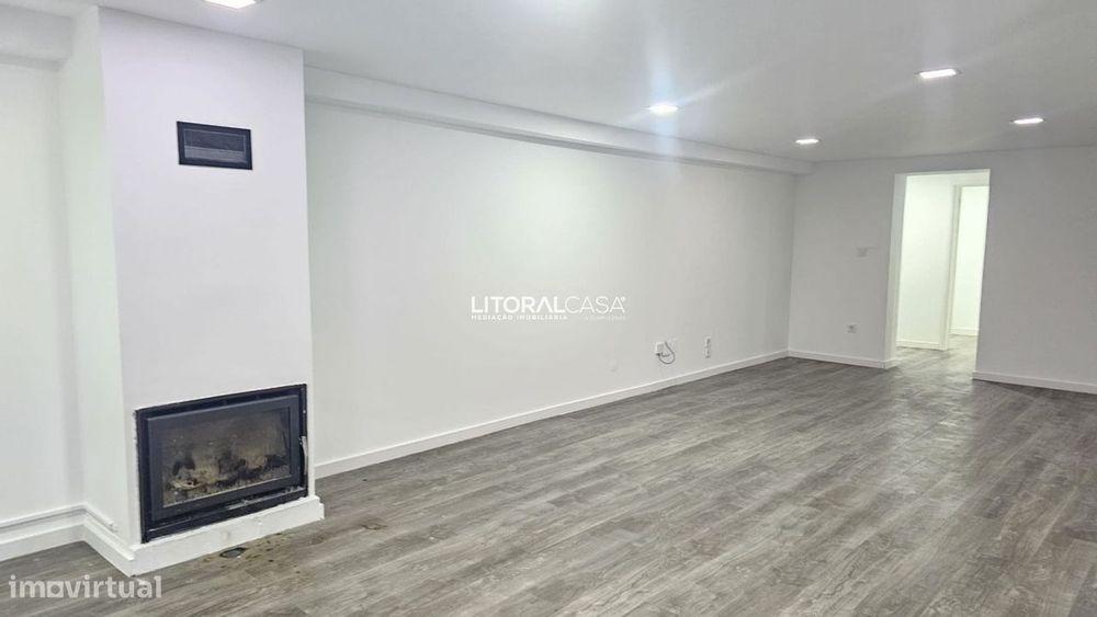 Moradia T4+1 | Terreno | Salão | Garagem dupla