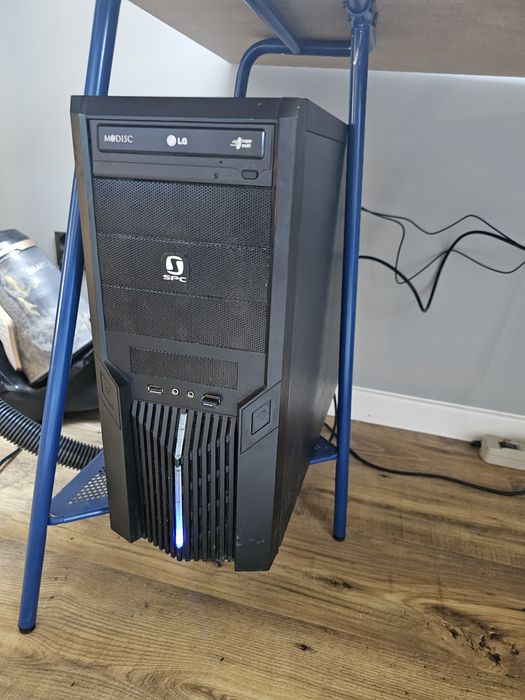Komputer i7 3,5 GHz, 16 GB RAM, 1 TB, GeForce GTX 760 2 GB, monitor 22
