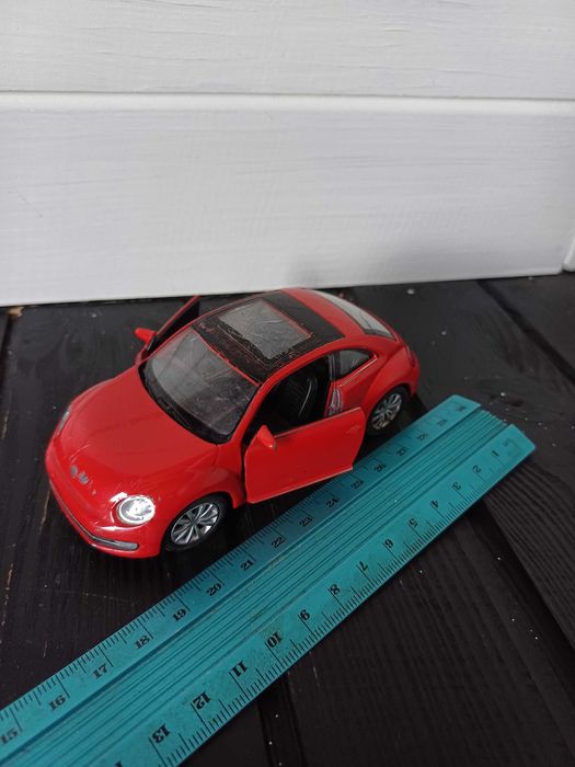 Моделька машина машинка авто Volkswagen Beetle 1:38 Welly металева