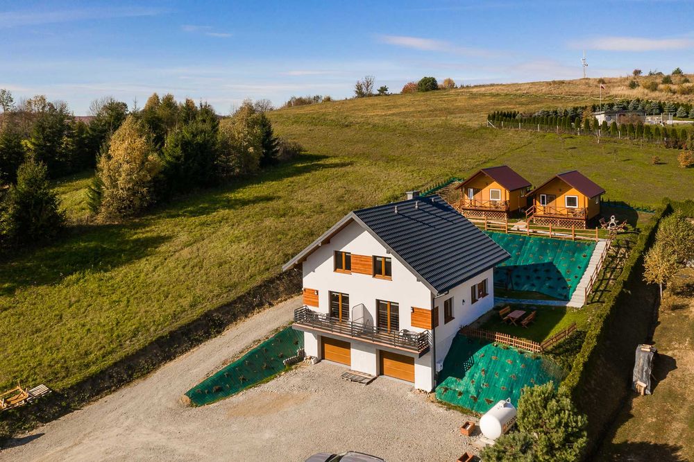 Bieszczady. Domki i pokoje panorama