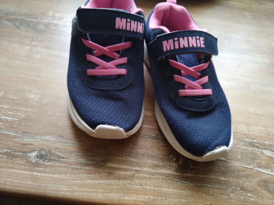 Продам взутя для дівчинки.