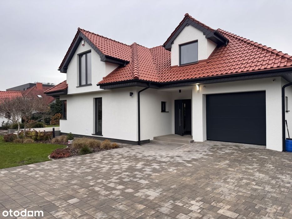 Luksusowy z garażem, budynkiem