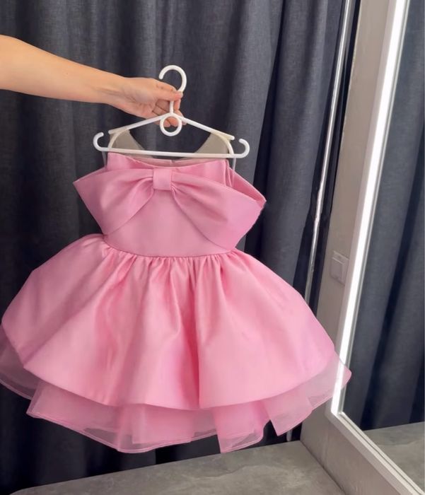 святкове плаття для дівчинки 6 - 7 років на випускний