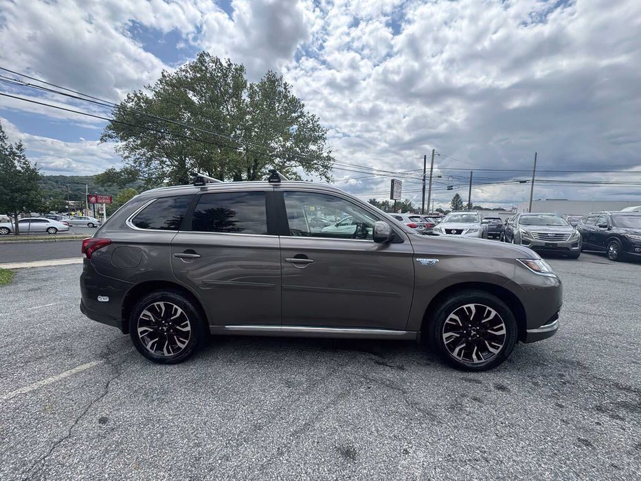 Mitsubishi Outlander Phev      2018