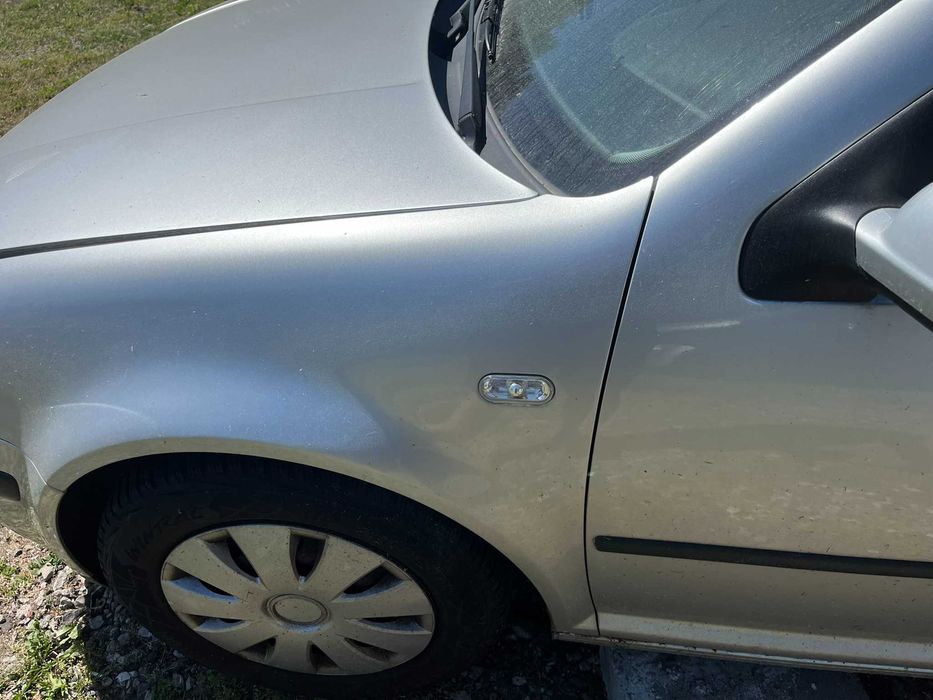 błotnik przód przedni lewy vw golf iv 4 bora 1j0 1997 - 2006 srebrny la7w