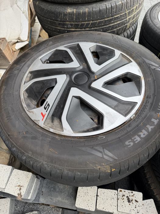 Ford Cmax  215/60/16