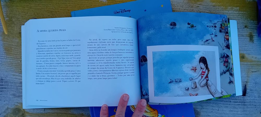 Livro banda desenhada Mickey Mouse e outro livro de histórias