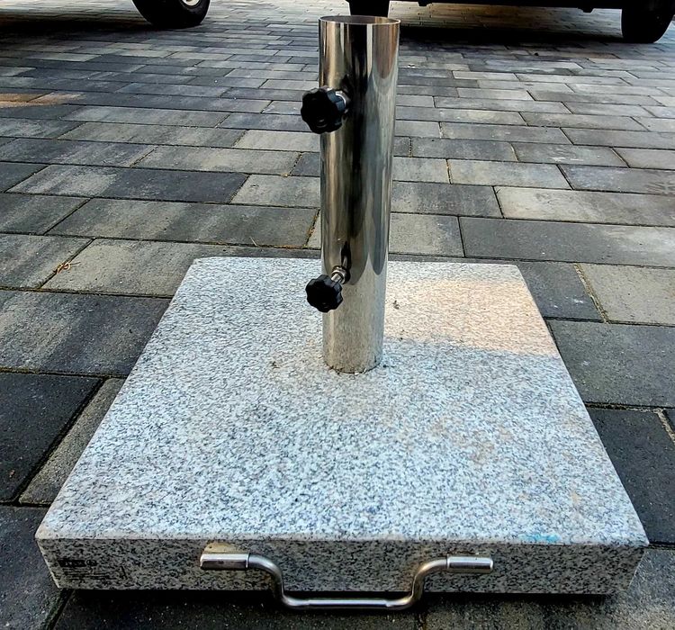 Parasol ogrodowy z podestem