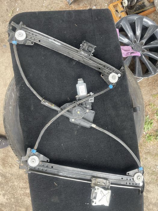 Склопідйомник для Tesla model
