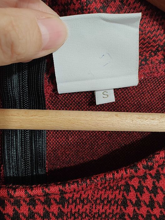 Elegancka bluzka z długim rękawem w czerwono czarną szkocką kratę