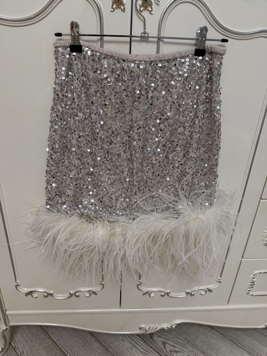 Продам спідничку з пірям