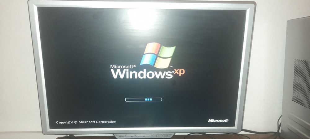 Komputer stacjonarny pc Fujitsu Siemens SCALEO H monitor gnr ts2200w