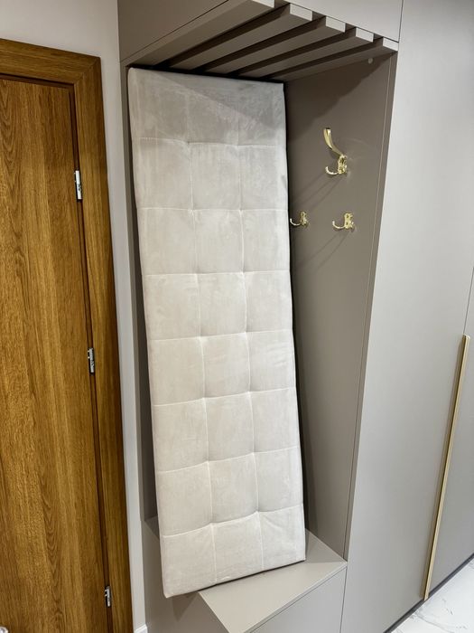 Panel tapicerowany/ pikowany/ odcień beżu/ elegancki