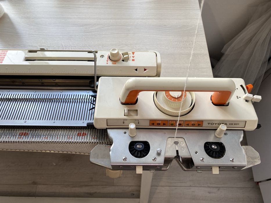 Вʼязальна машина Toyota ks 901, 5 класу (вязальна, тойота)