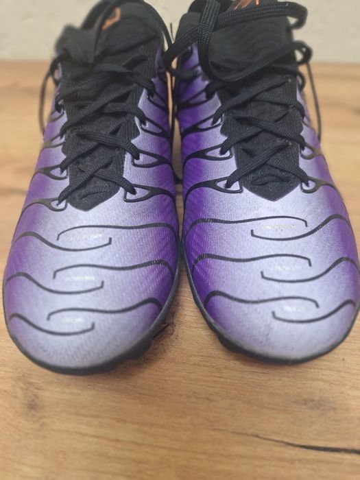 Продам сороконожки Nike tn