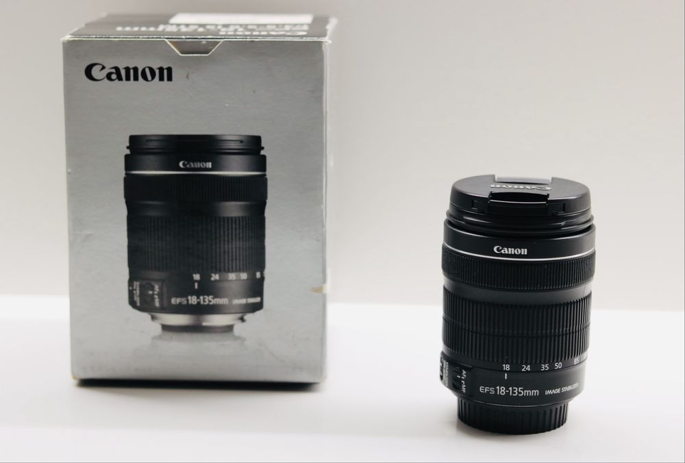 Objetiva Canon EF-S 18-135mm f/3.5-5.6 IS STM