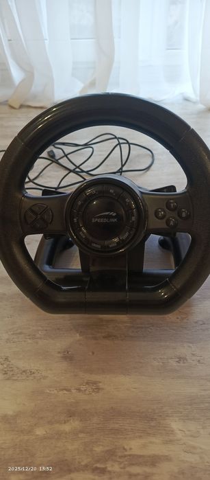 Ігровий руль з педалями