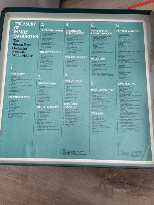 Vinil Treasury of family favourites
