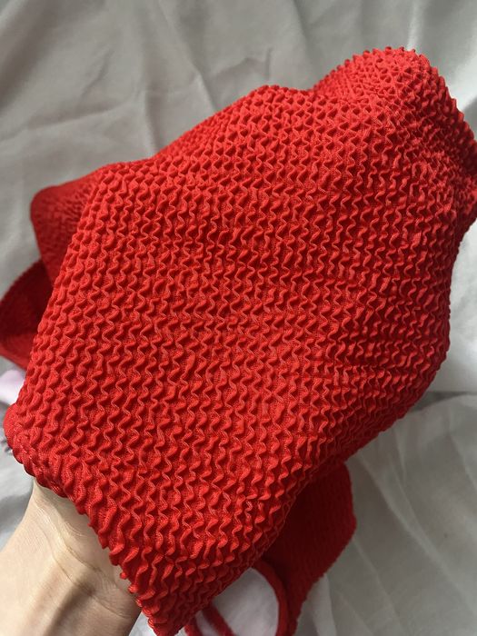 Червоний купальник жатка