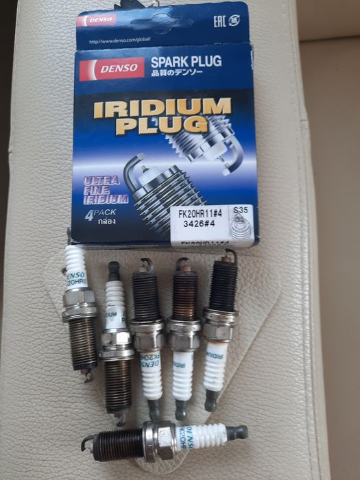 Свечи зажигания Denso FK20HR11.