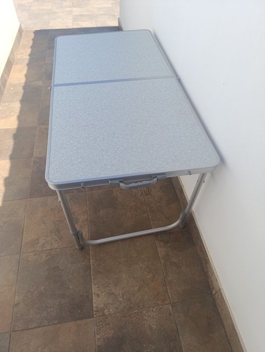 Mesa de  campismo 1.20x60 dobrável como nova