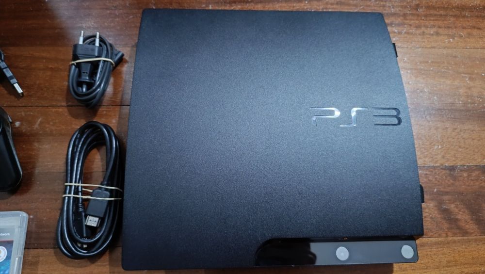 PlayStation 3 Slim 250 Gbs + Comando + PES 2015