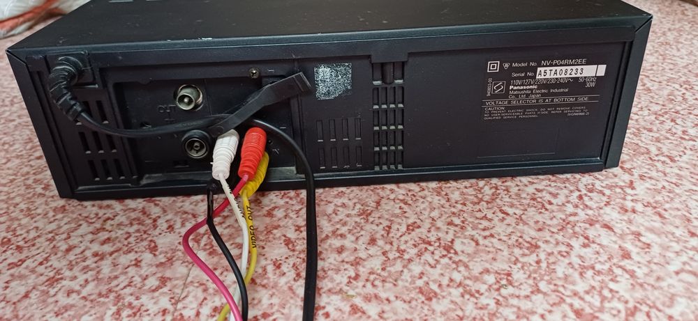 Видеоплеер Panasonic та 3 кассети