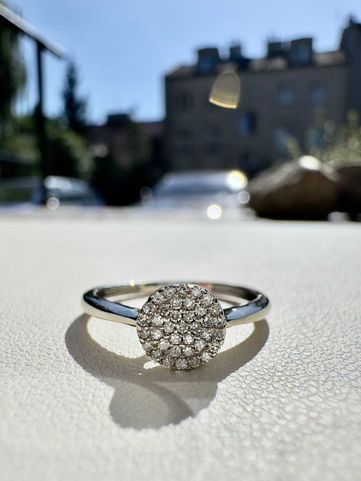 Złoty pierścionek z brylantami - próba 585 - 37 brylantów - 0,12 ct p.900