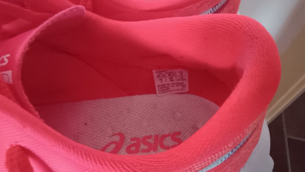 Asics Magic speed 4 Karbon używane około 20 kilometrów ORYGINALNY super cena