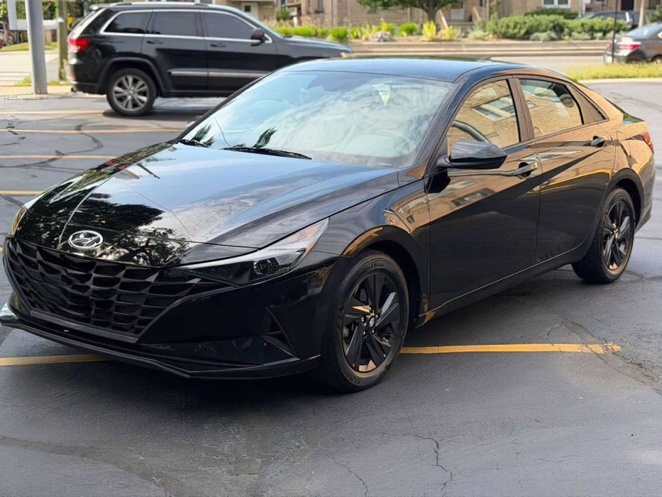 Hyundai Elantra      2022