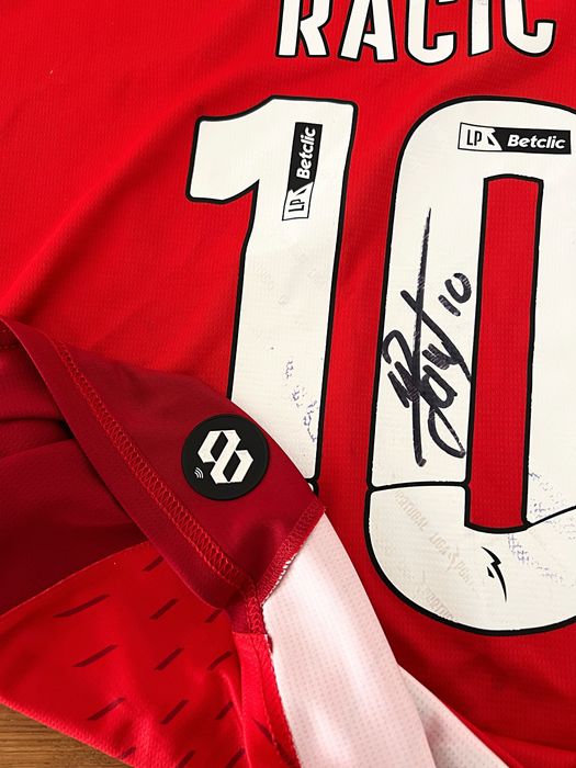 Camisola usada e autografada por Uroš Račić na vitória do SC Braga