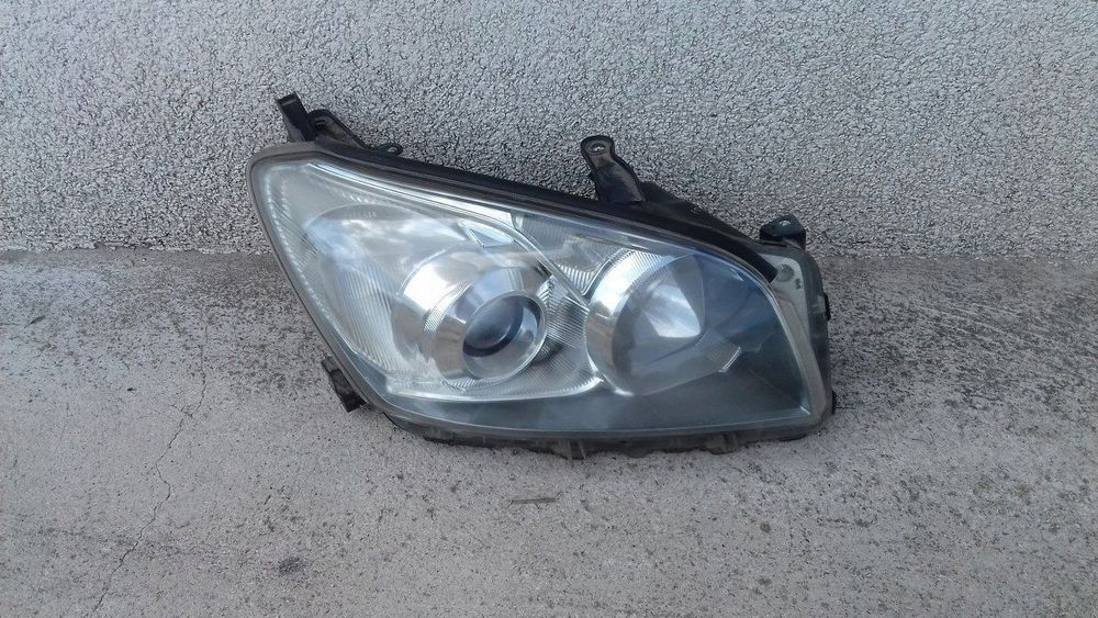 TOYOTA RAV 4 LIFT 09- LAMPA PRZEDNIA PRAWA CZARNA