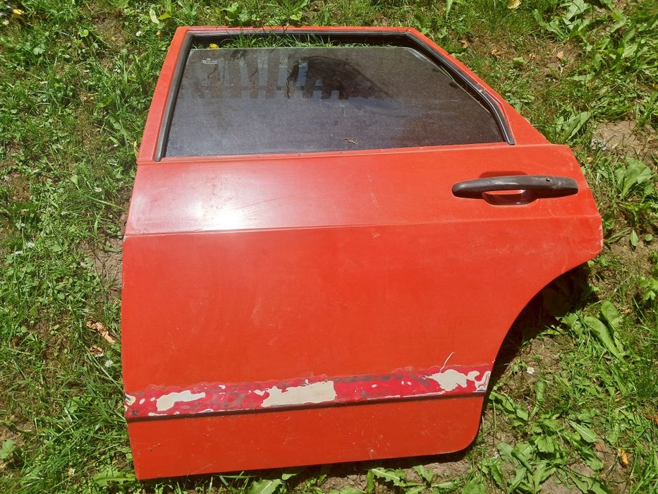 Продам за 4  дверки ціна ваз 2109 червоний колір ц