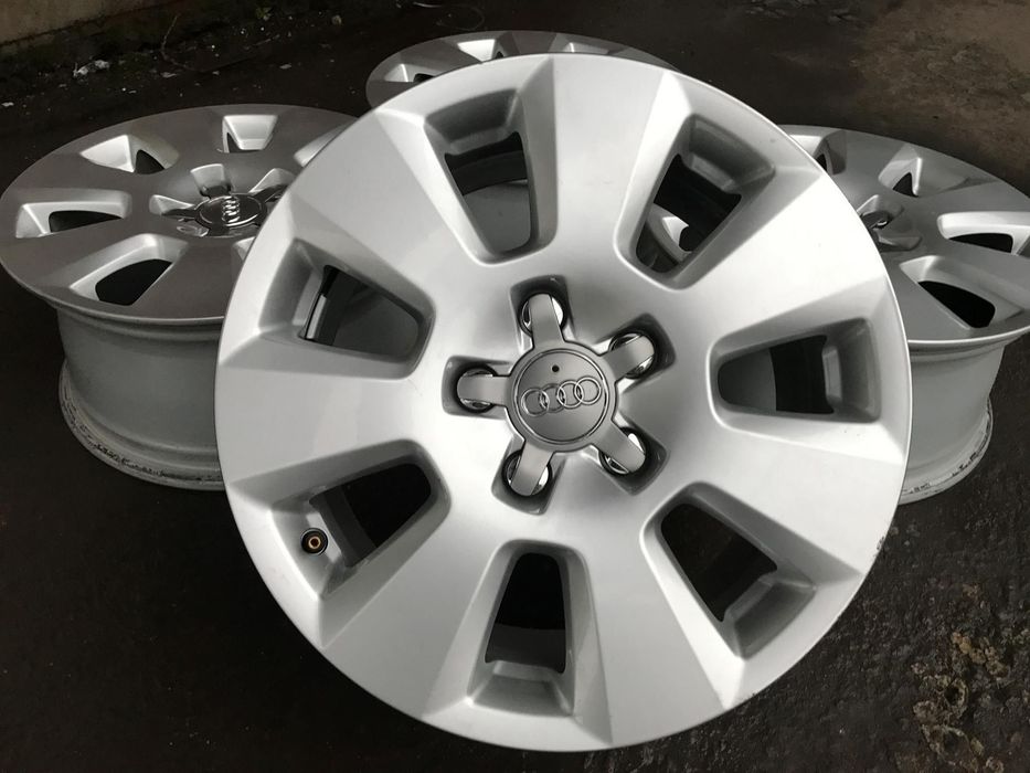 Felgi OE Audi R16 7,5J proste, nie naprawiane.