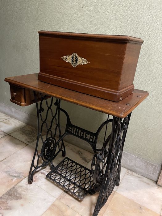 Maquina de Costura Singer Antiga