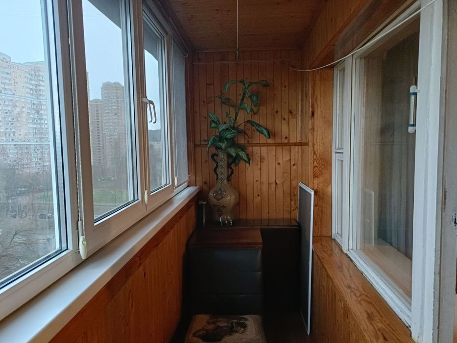 Голосiiвський проспект,13. М.Демiiвська.